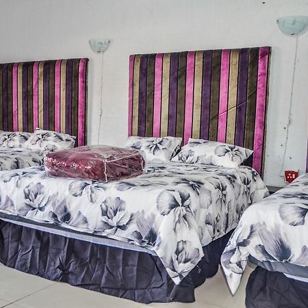 Sani Bonani Guest House Klerksdorp Exteriör bild