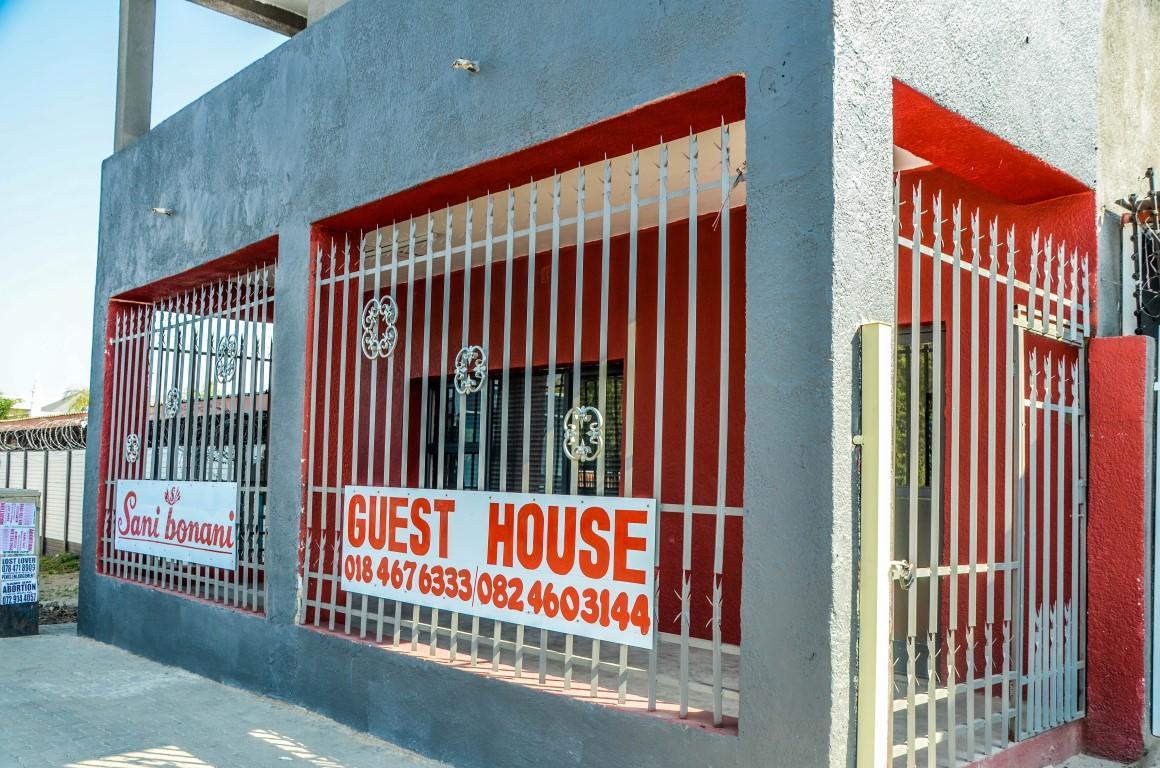 Sani Bonani Guest House Klerksdorp Exteriör bild